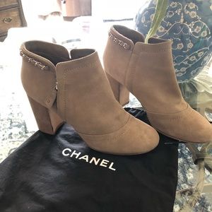 Chanel Classic Link,Suede Boots
